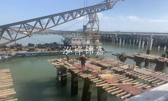 造成房屋地基下沉的原因是什么？如何利用打樁木處理地基下沉問題
