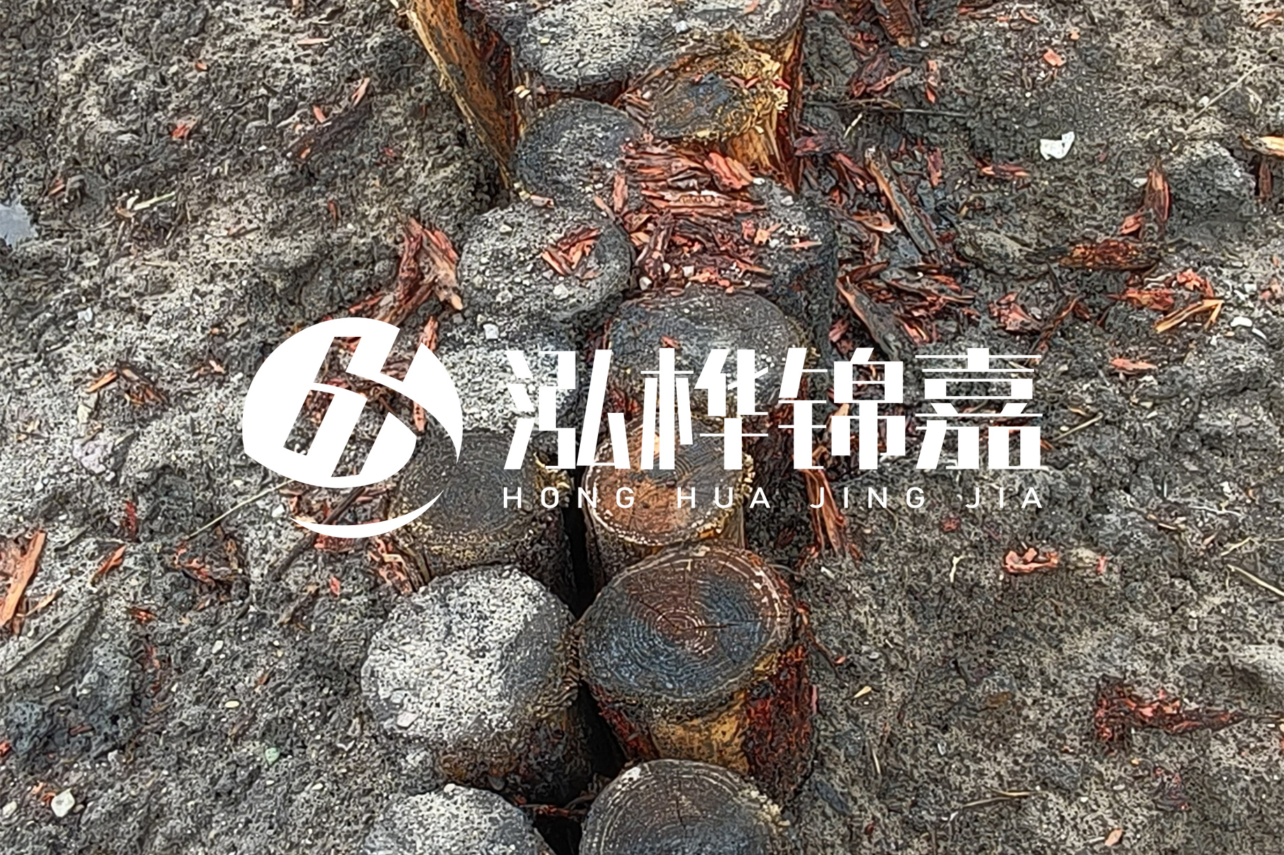 魚(yú)塘淤泥太多怎么清理？挖掘機(jī)清除淤泥的作用及方法