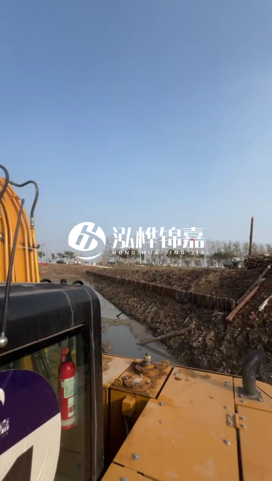 三門峽挖機打木樁專業(yè)施工-松木樁打樁木價格含運輸成本嗎？